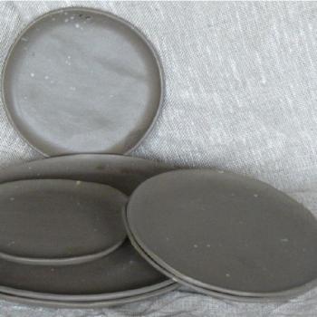 Talíř jídelní šedý Talíř jídelní šedý