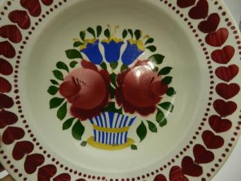 Keramický talíř se srdíčky Keramický talíř se srdíčky