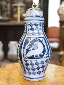 Korbel s cínovým víčkem Korbel s cínovým víčkem