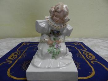 Ručně malovaná keramická soška dívky - Bechyně Ručně malovaná keramická soška dívky - Bechyně