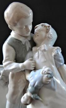 Oválný nástolec, s dětmi - Amphora Oválný nástolec, s dětmi - Amphora