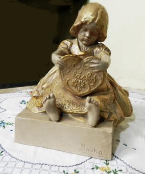 Děvčátko s perníkovým srdíčkem Děvčátko s perníkovým srdíčkem